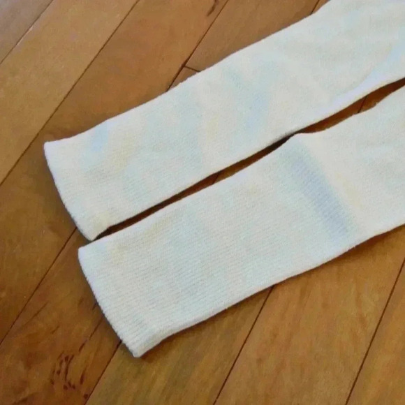 FREE IN BUNDLE    One Pair of Non Slip Socks - Picture 6 of 6